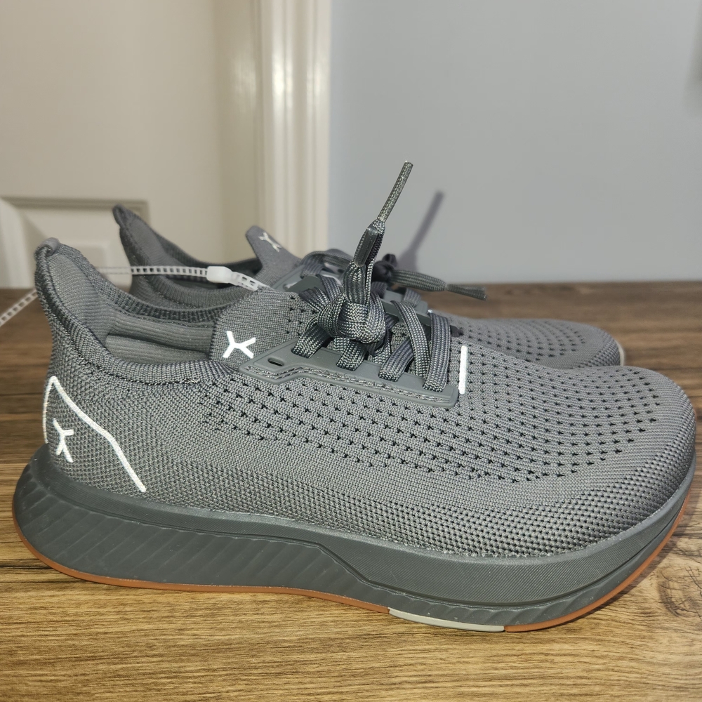 Flux Adapt Runner Shoe Gray and Gum Sole US Size Men's 5 and Women's 6.5